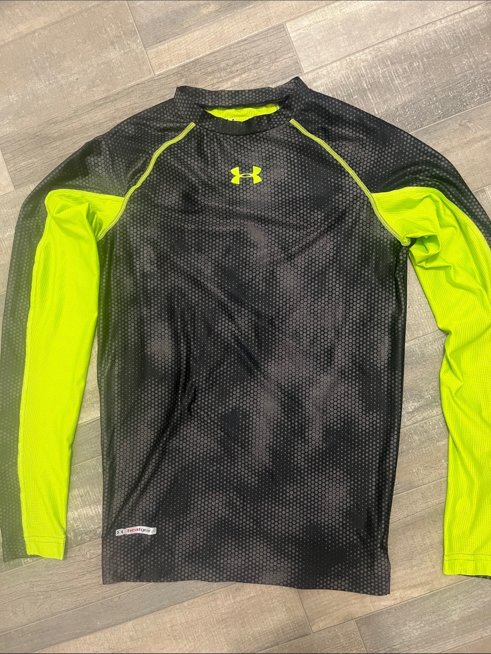 Under Armour Men's Black & Neon Yellow Long-Sleeve Rash Guard